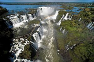 Read more about the article From Wine to Waterfalls: The Top 10 Must-See Destinations in Argentina
