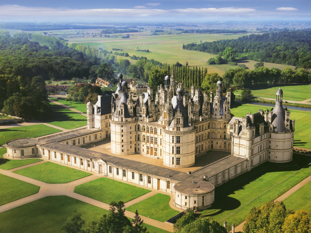 royal-loire-valley-blois-cheverny-and-chambord-loire-valley-day-tours-chateaux-wines-tuesday-friday
